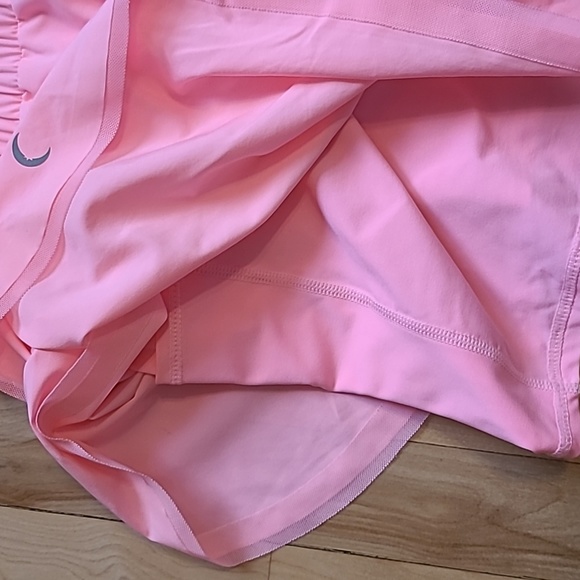 ZYIA Flow Shorts - Picture 4 of 9